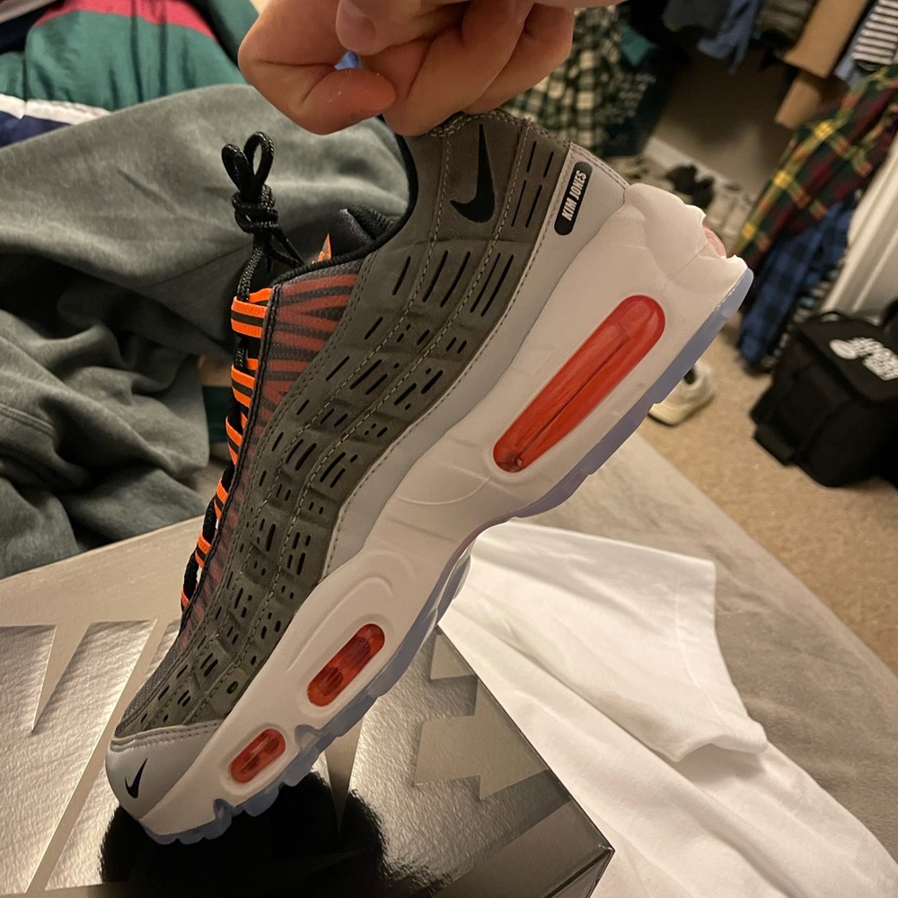 Size 9 Kim Jones orange air maxes. Never worn.